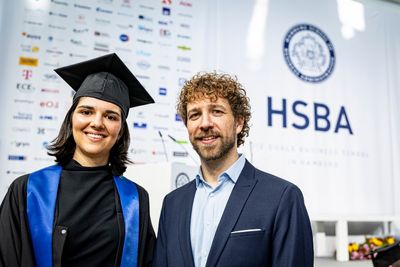 Foto in Talar Graduierungsfeier 2025 