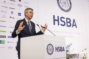 Prof. Dr. Max Johns, Vizepräsident der HSBA 