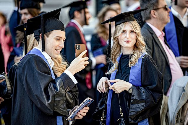 HSBA Alumni Graduierungsfeier HSBA Alumni Graduierungsfeier Selfie