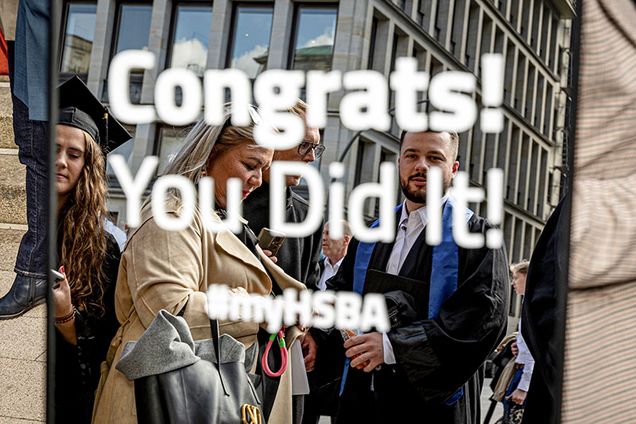 HSBA Alumni Graduierungsfeier Spiegel mit Text: Congrats! You did it! Alumni Graduierungsfeier