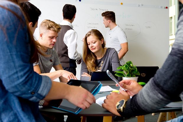 Studierende der HSBA Studierende der HSBA