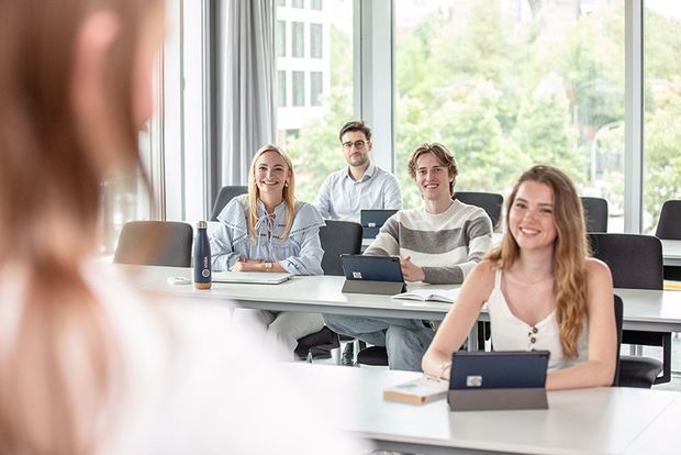 Bachelorstudierende an der HSBA Bachelorstudierende an der HSBA