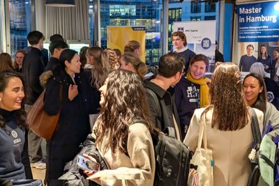 Studieninteressierte am Open Campus Day 2025 an der HSBA