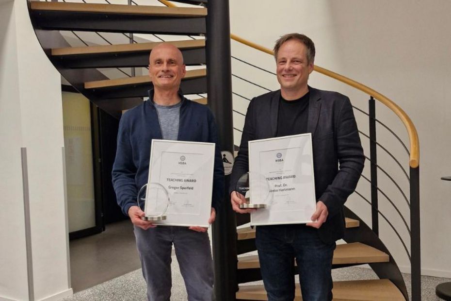 HSBA Teaching Award 2025, Prof. Dr. Sönke Hartmann, Gregor Sparfeld Preisträger mit Urkunden