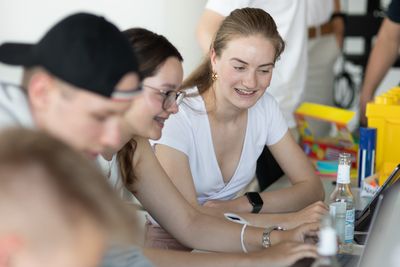 Gruppenfoto mit Laraphina Stelzer