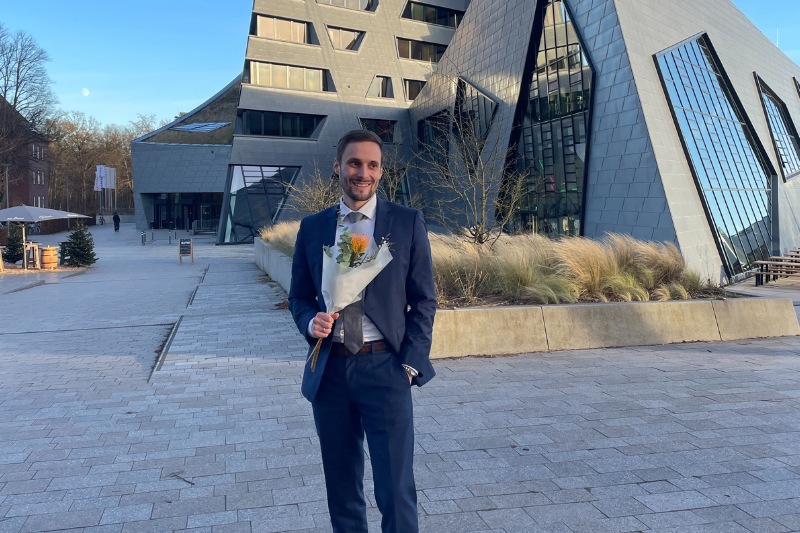 Doktorand vor der Leuphana 